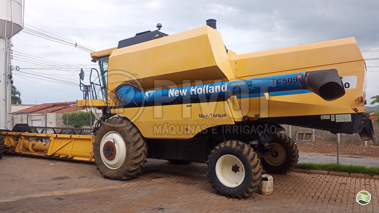 COLHEITADEIRA NEW HOLLAND TC 5090 Pivot Máquinas - Case  GOIANIA GOIAS GO